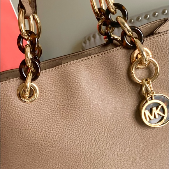 MK Purse with gold link and tortoise shell ID - Picture 5 of 7